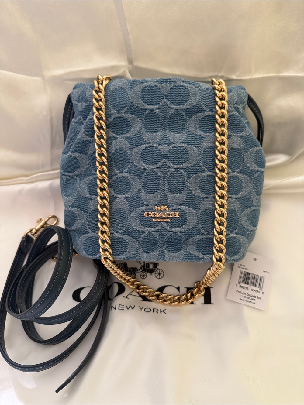 🩵Coach NWT Blue Denim Signature Drawstring Mini Faye Crossbody with Gold Chain - Picture 4 of 11